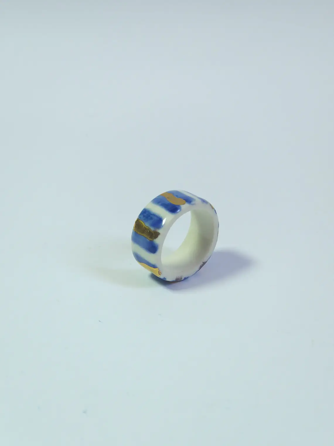 Anillo porcelana rayas azules y doradas talla 15 2