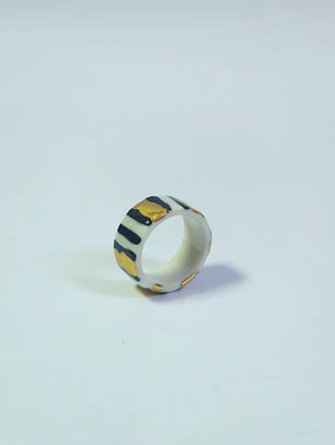 Anillo porcelana rayas negras talla 21