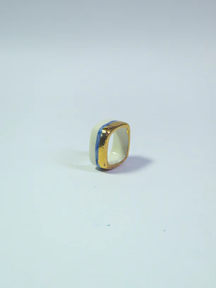 Anillo cuadrado blanco con azul talla 22