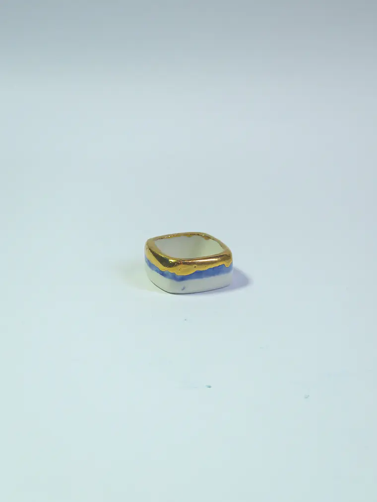 Anillo cuadrado blanco con azul talla 22 3