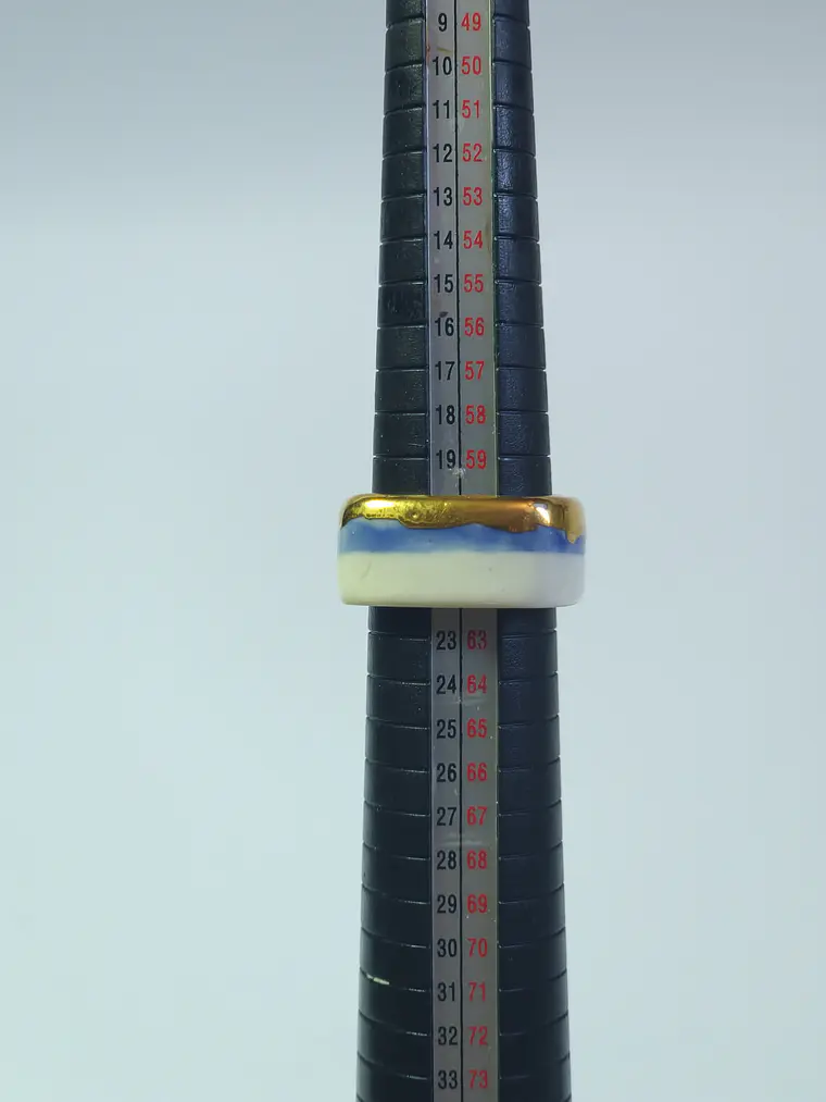 Anillo cuadrado blanco con azul talla 22 1