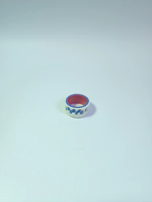 Anillo tallado azul con blanco talla 20