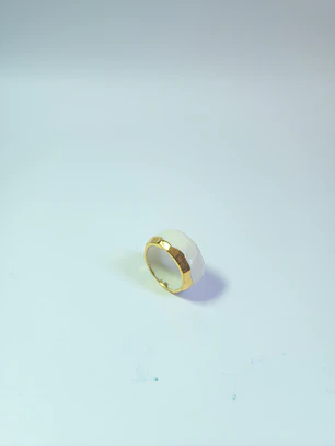 Anillo tallado blanco 