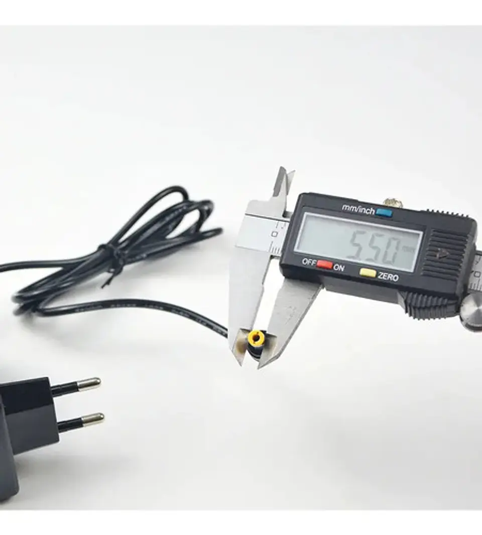 Cargador Fuente De Alimentación 5v 1a Con Conector 5.5x2.5mm 5