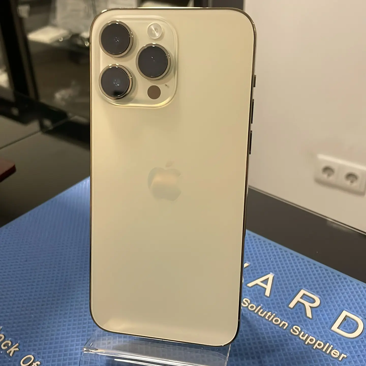 iphone 14 pro max  128gb Gold 1