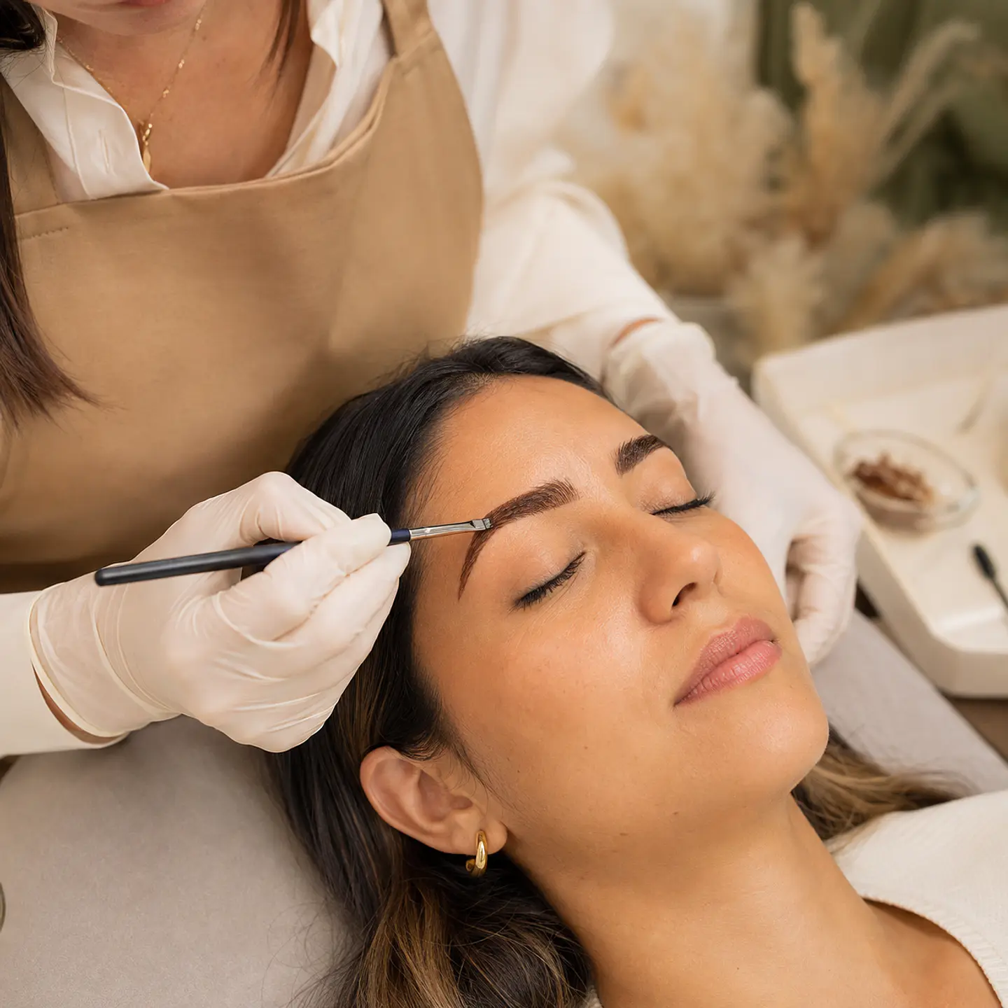 Perfilado de cejas con henna 1
