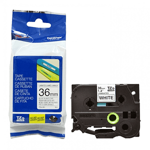 Cinta Etiquetadora TZE-261 36mm Negro En Fondo Blanco