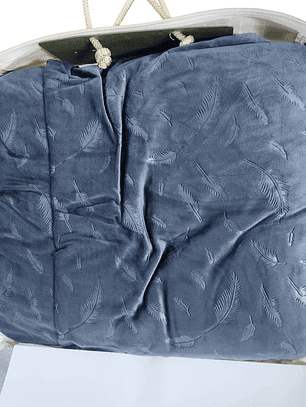 Funda con relieve diseño de hojas super suave - Gris P3