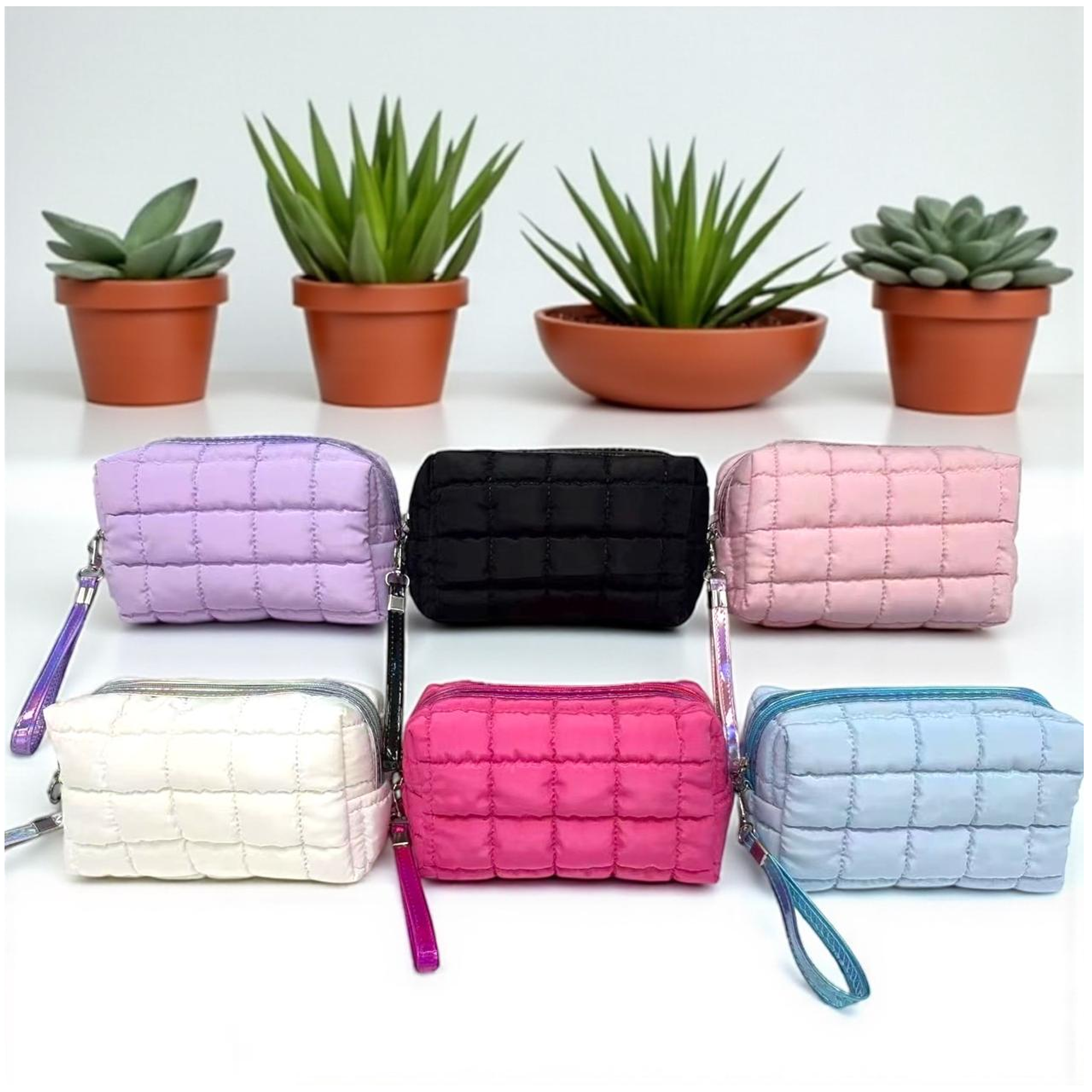 Cosmetiquera Fashion Puffer Amplia y Correa Brillante 1