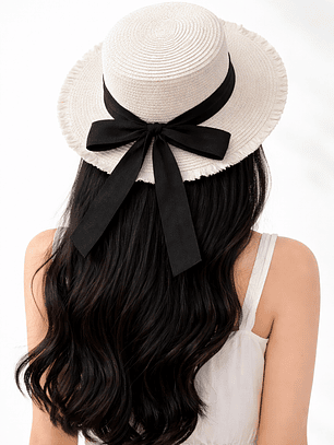 SOMBRERO CON CINTA NEGRA ELEGANTE