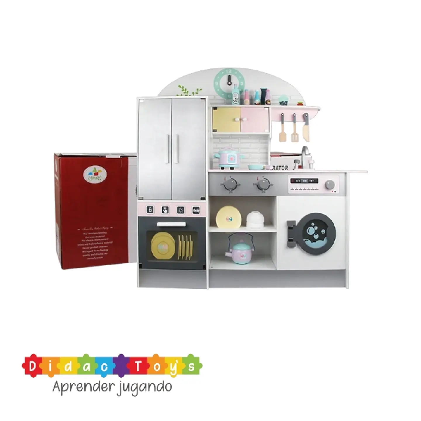 Cocina de madera con refrigerador 2
