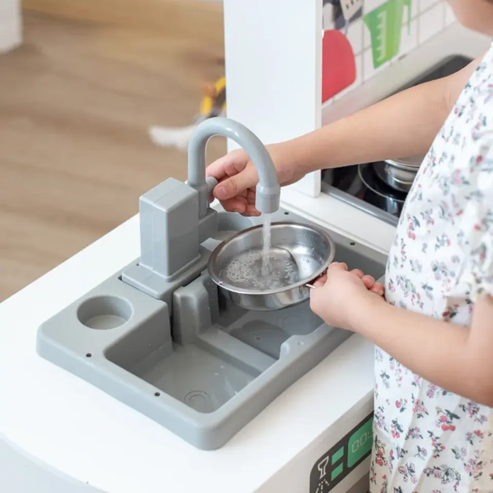 Cocina de madera con flujo de agua  3