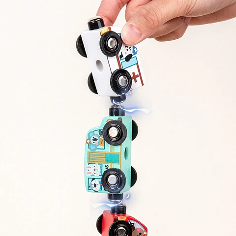 Camión de Madera con Autos Magnéticos para Encajar 