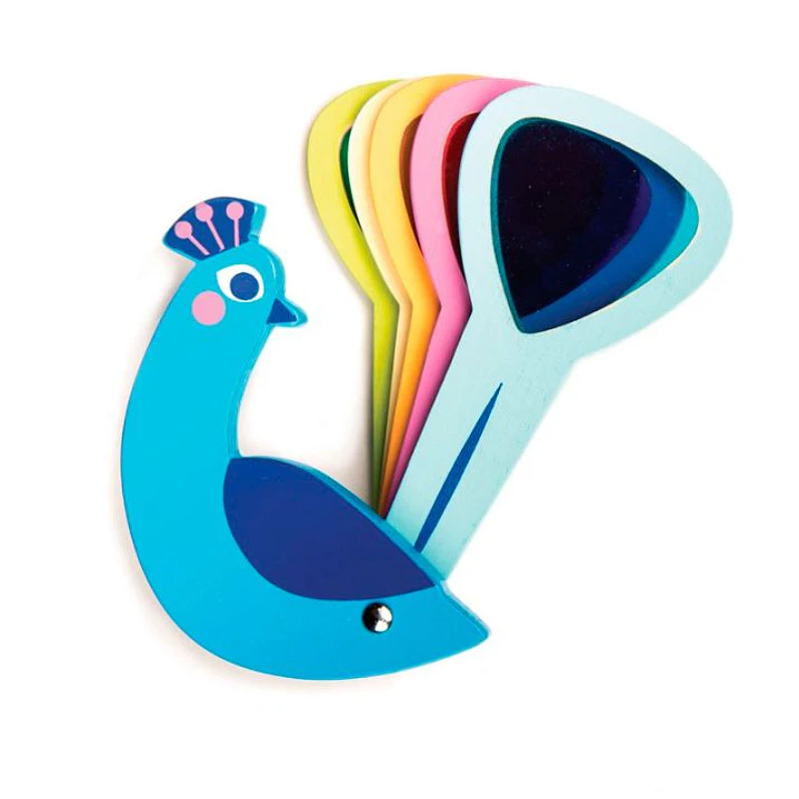 Pavo real de madera con paneles de colores  2