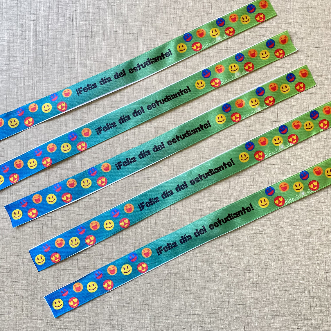 Set de Pulseras Feliz día del estudiante 1