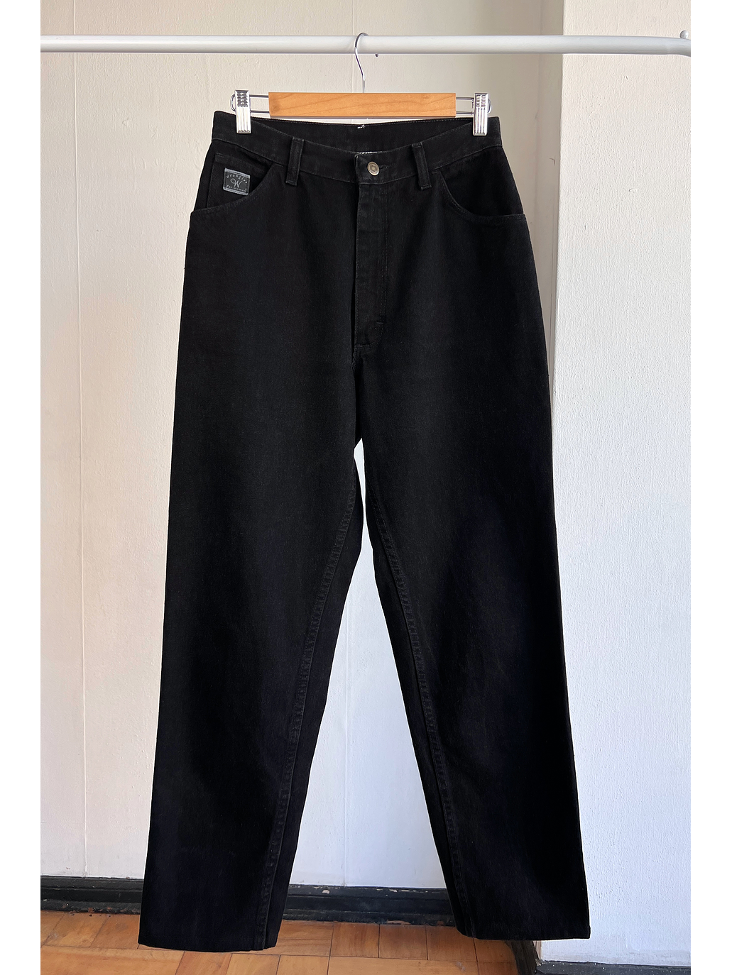 Pantalón mezclilla tiro alto negro 1