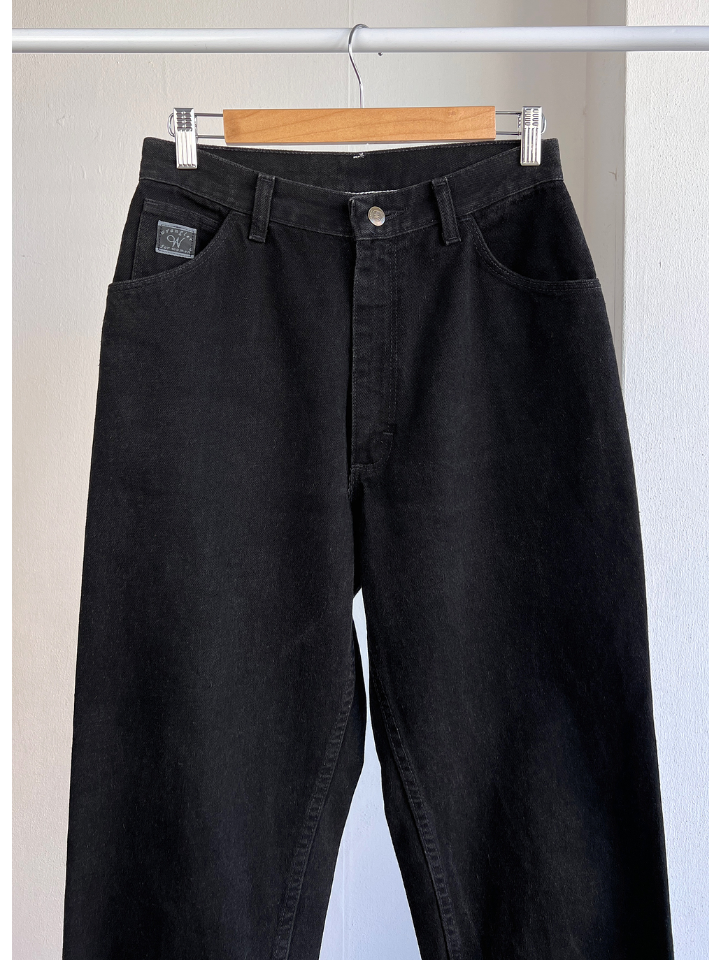 Pantalón mezclilla tiro alto negro 2