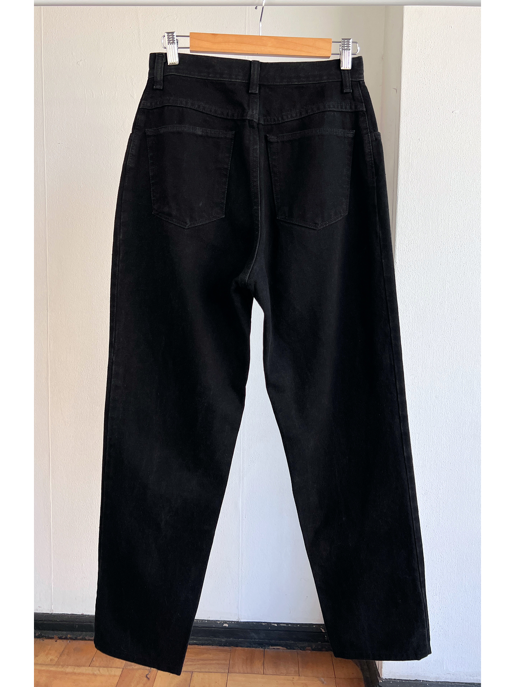 Pantalón mezclilla tiro alto negro 3