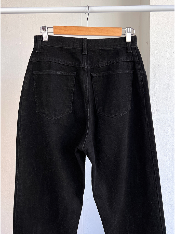 Pantalón mezclilla tiro alto negro 4