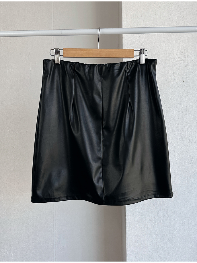 Falda cuerina negra 2