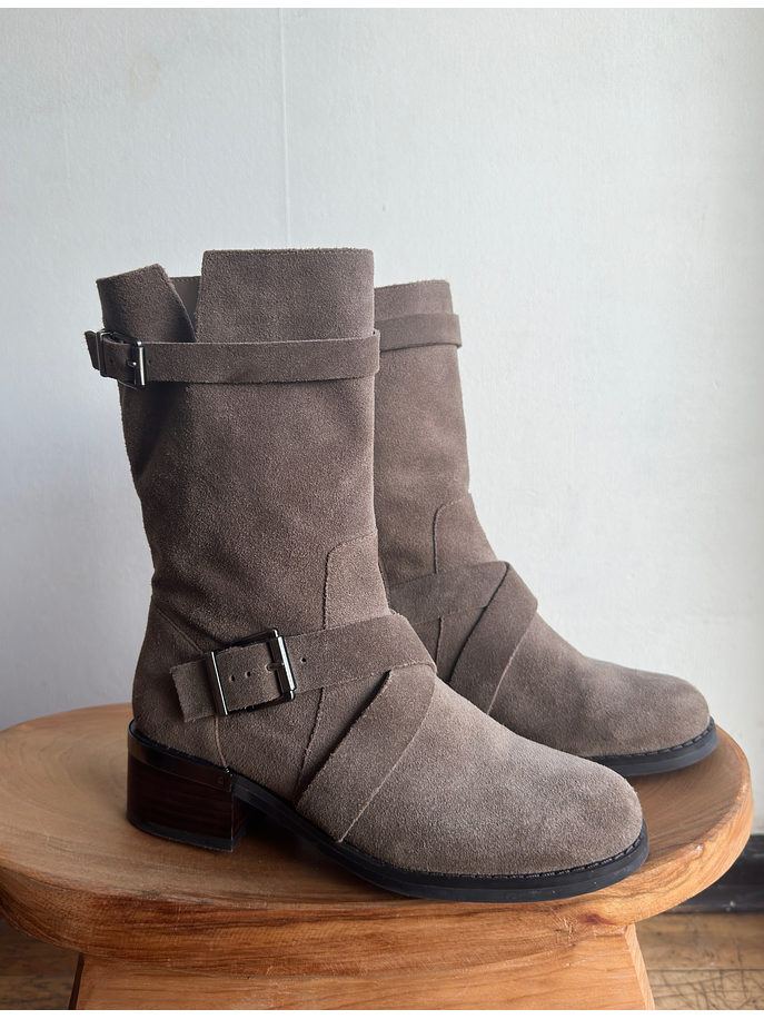 Botas de gamuza café 2