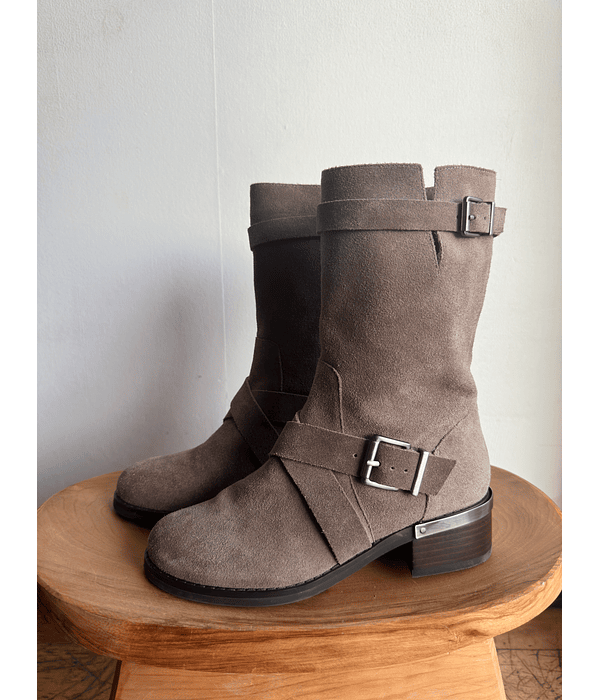 Botas de gamuza café