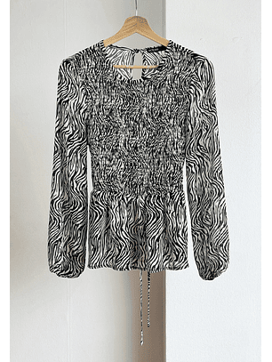Blusa animal print elasticada 