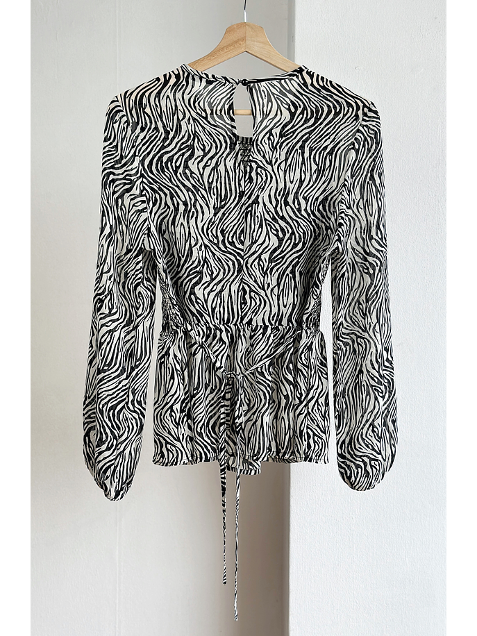 Blusa animal print elasticada  3