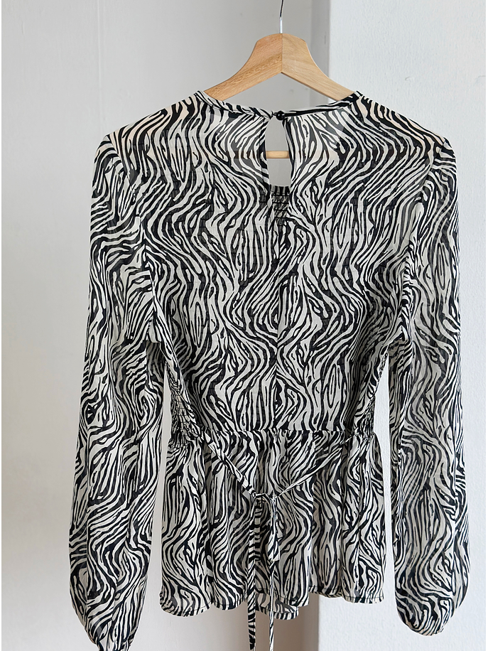 Blusa animal print elasticada  4