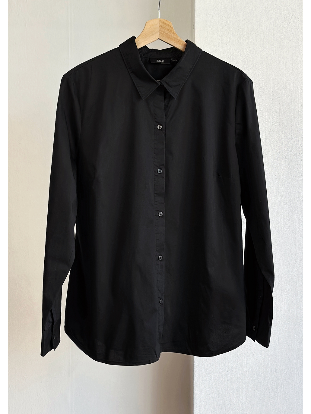 camisa negra básica  1