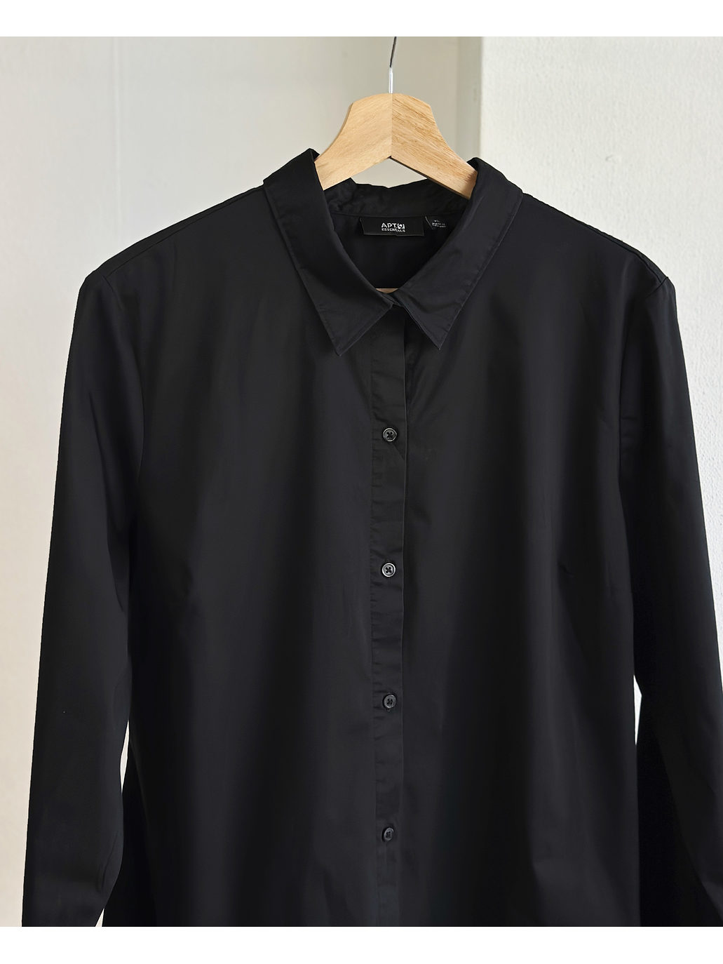 camisa negra básica  2