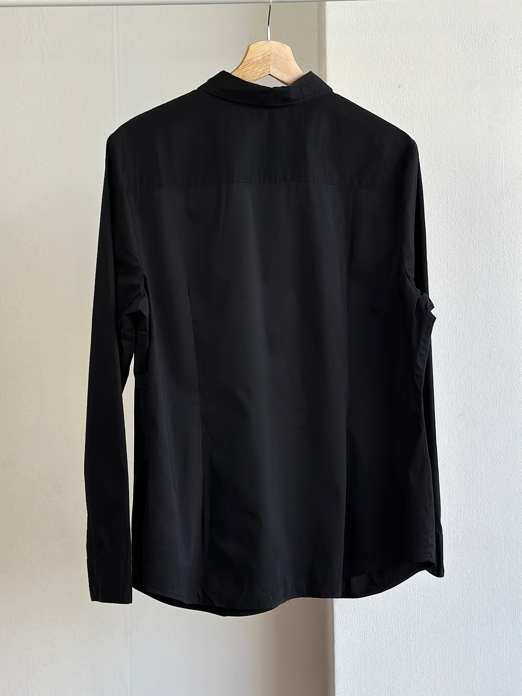 camisa negra básica  3