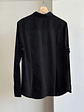 camisa negra básica  - Miniatura 3