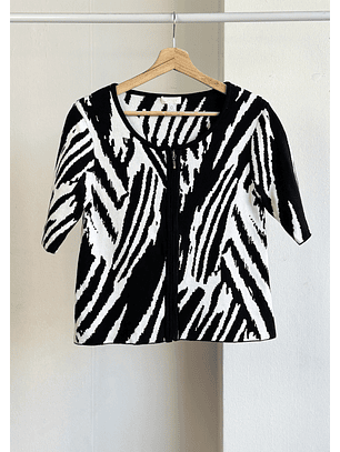 polera animal print con cierre