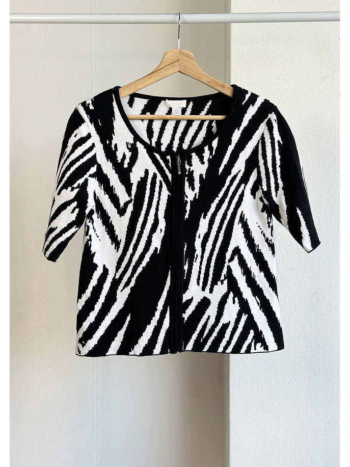 polera animal print con cierre 1