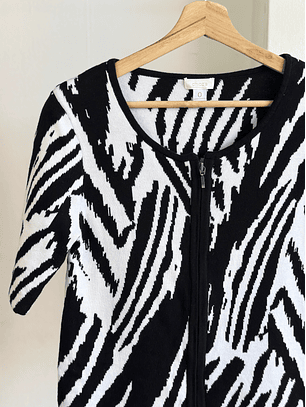 polera animal print con cierre