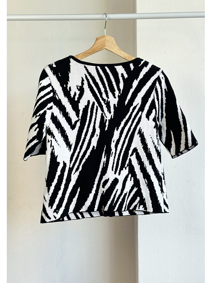 polera animal print con cierre 3