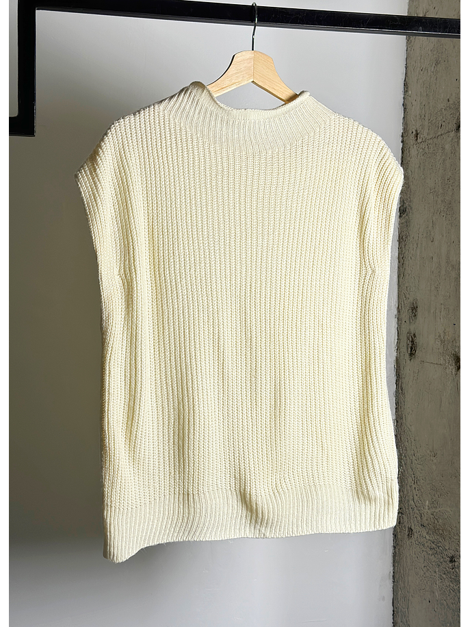 Chaleco crema sin mangas  3