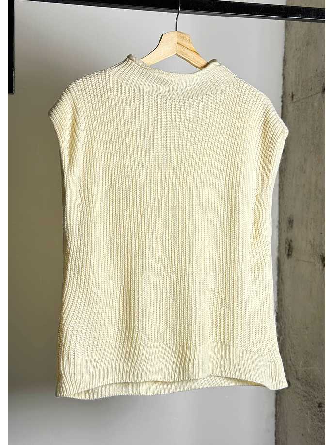 Chaleco crema sin mangas  1