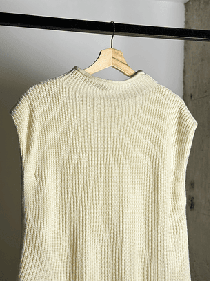 Chaleco crema sin mangas 