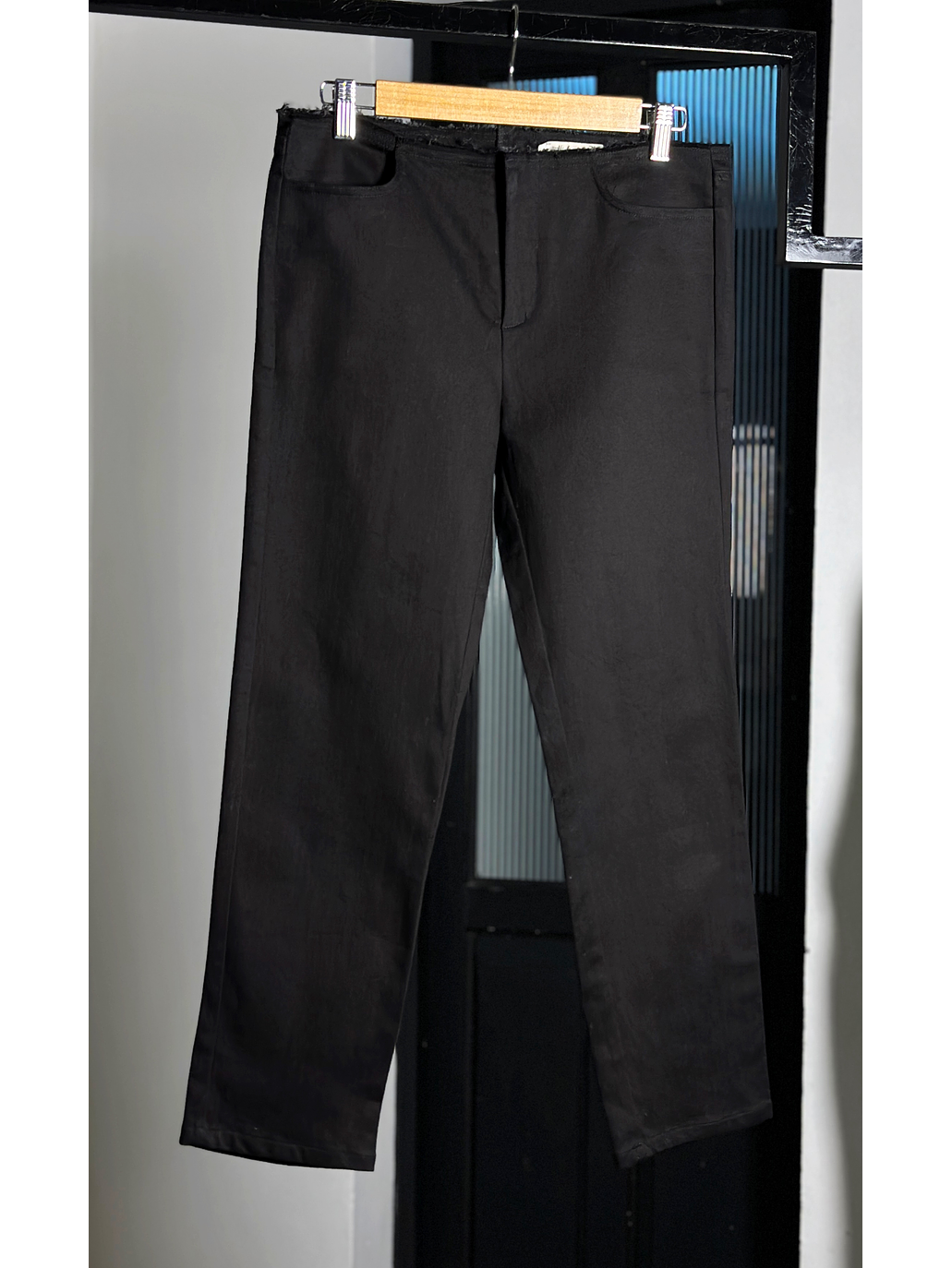 Jeans negro tiro bajo  1