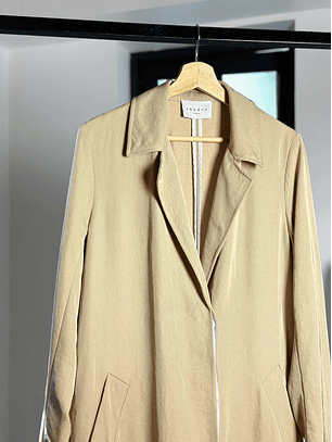 Trench beige delgado