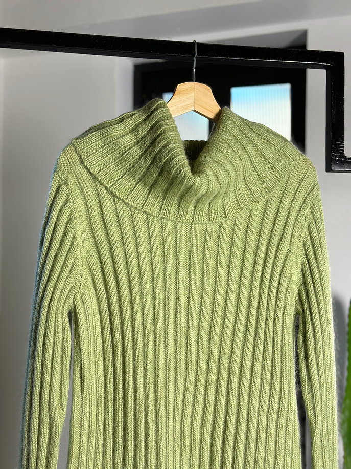 suéter verde acanalado  2