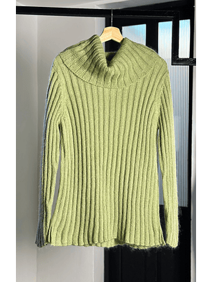 suéter verde acanalado 