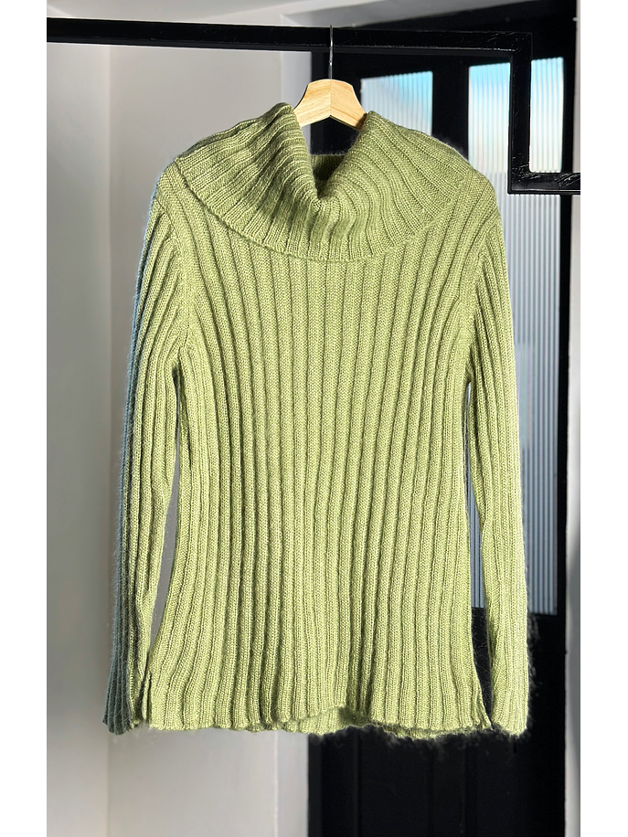 suéter verde acanalado  1