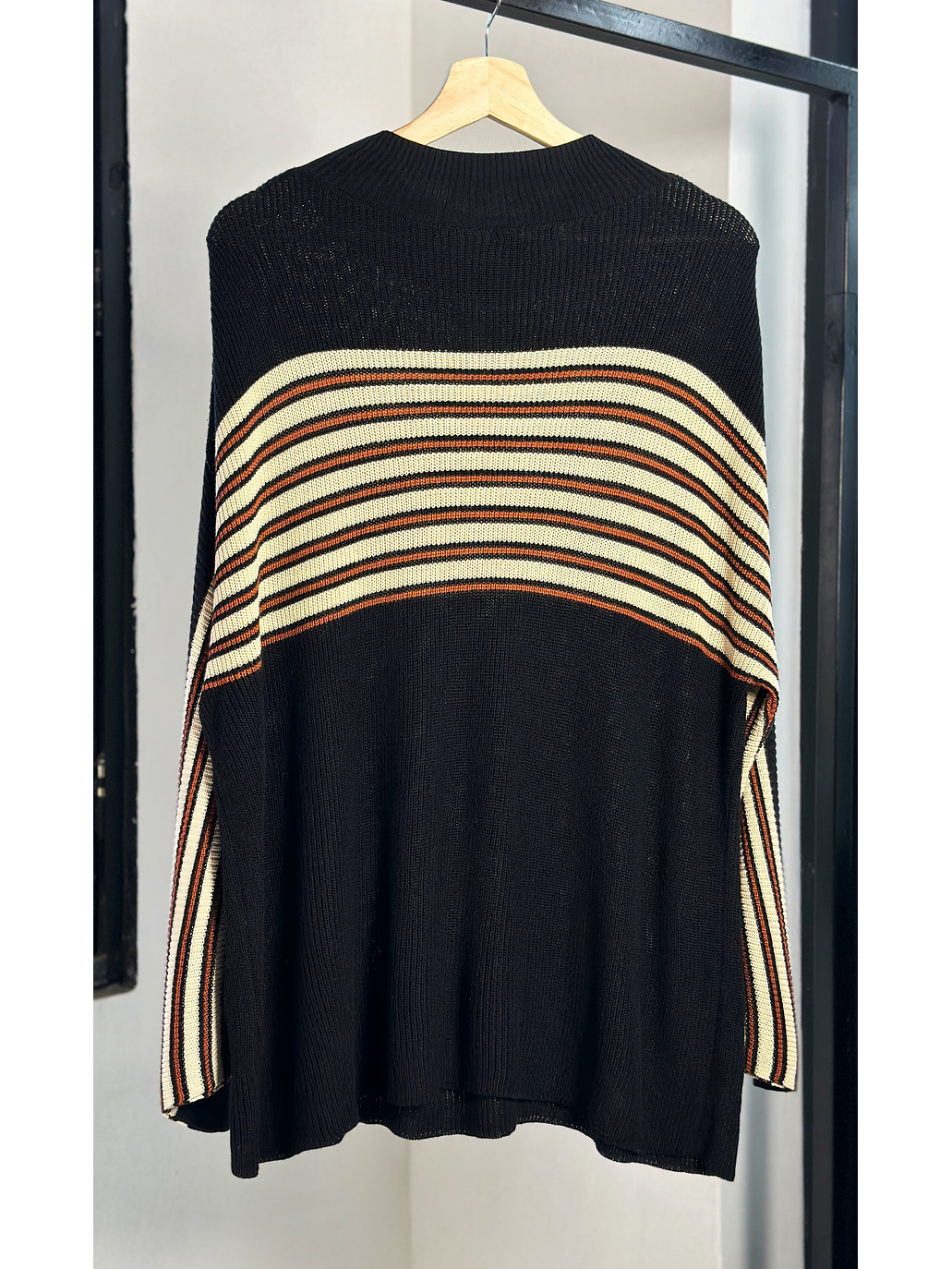 Chaleco negro con rayas  4