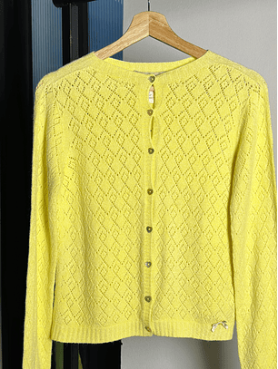 Cardigan amarillo calado