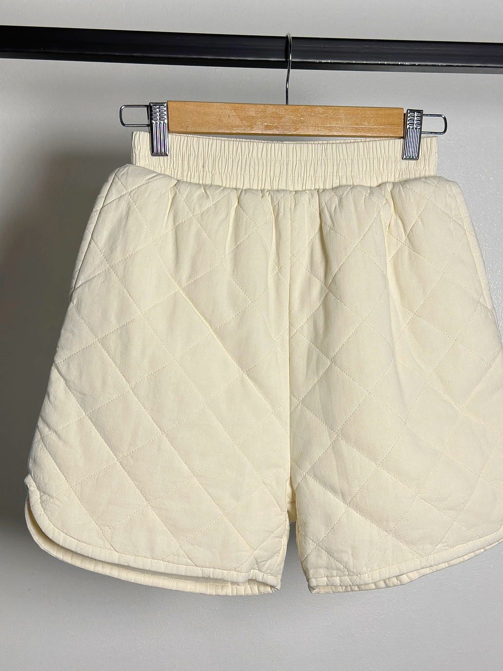 Short acolchado beige  2