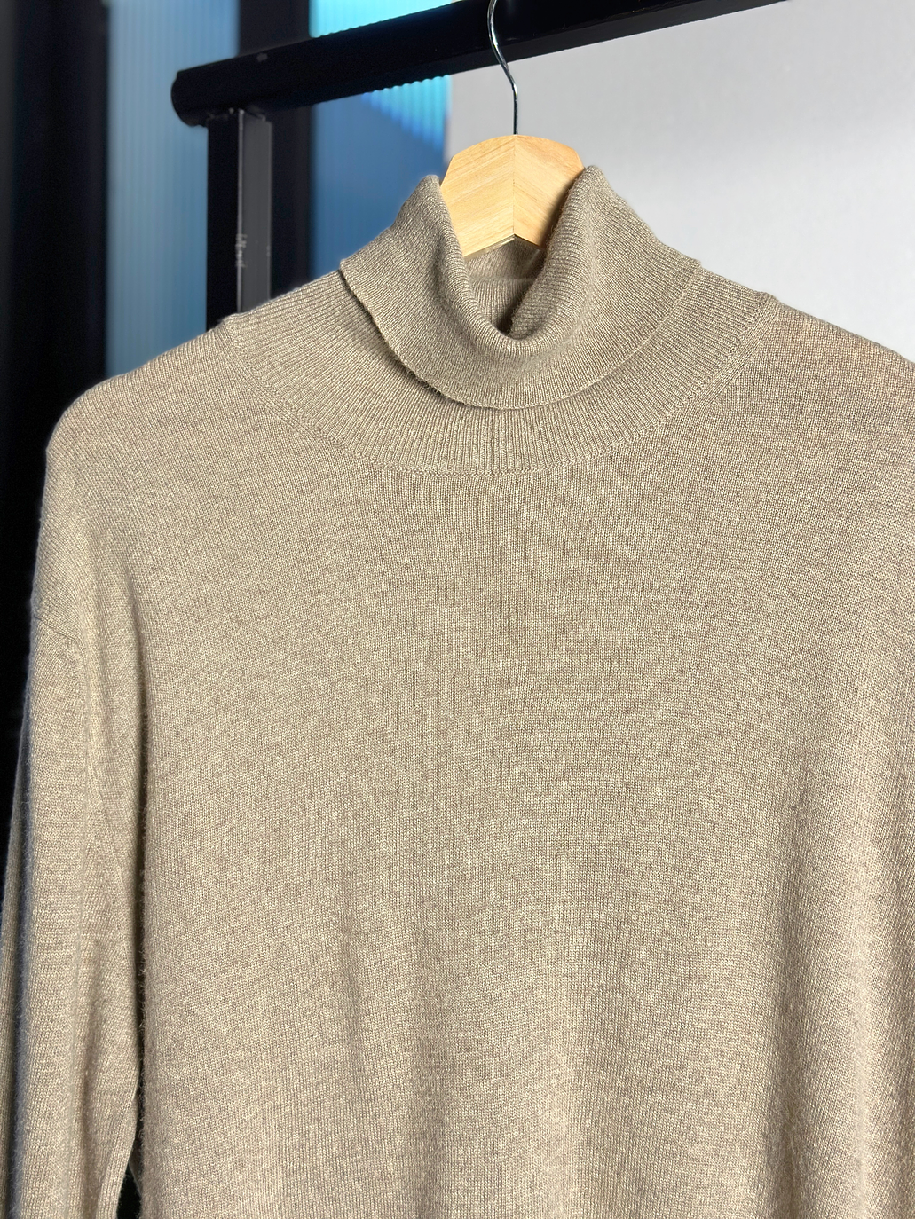 Suéter beige cuello  2