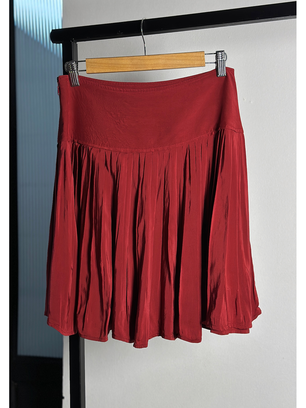 Falda roja plisada  3